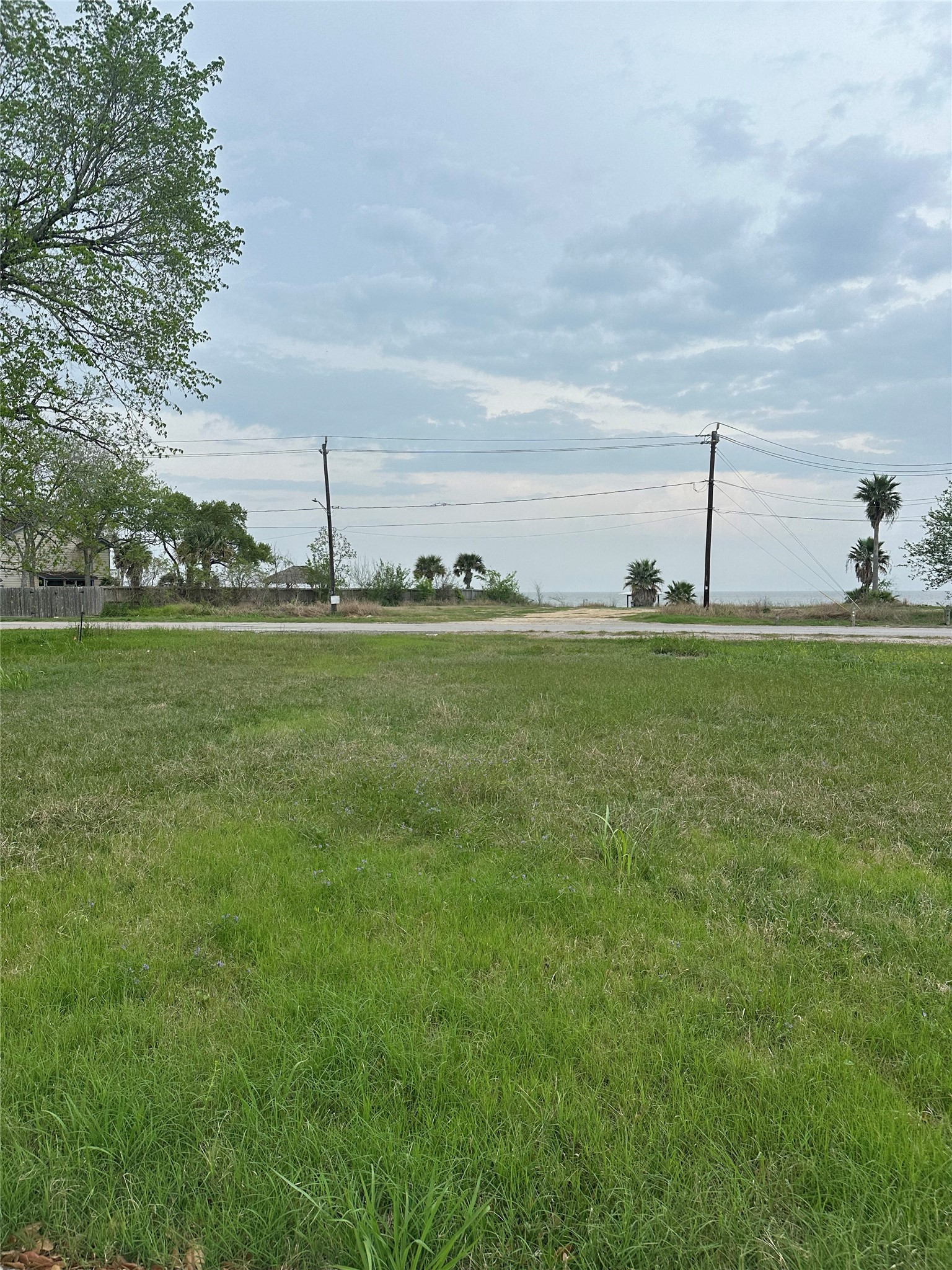 1 Jackson Avenue, Bacliff, TX 77518