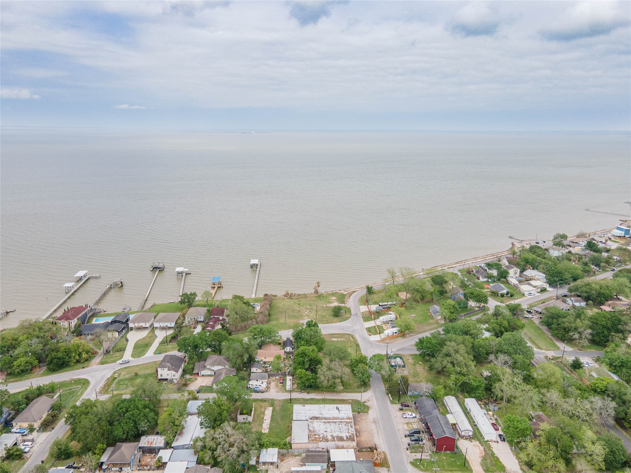 1 Jackson Avenue, Bacliff, TX 77518