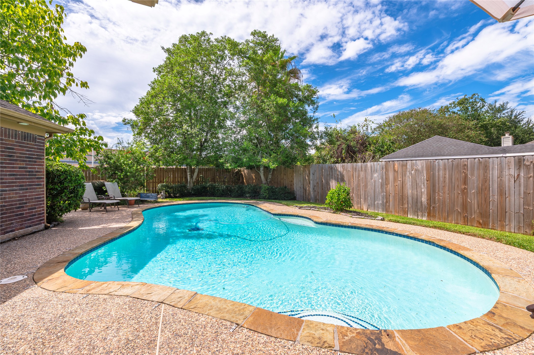A fantastic pool to enjoy with family and friends!