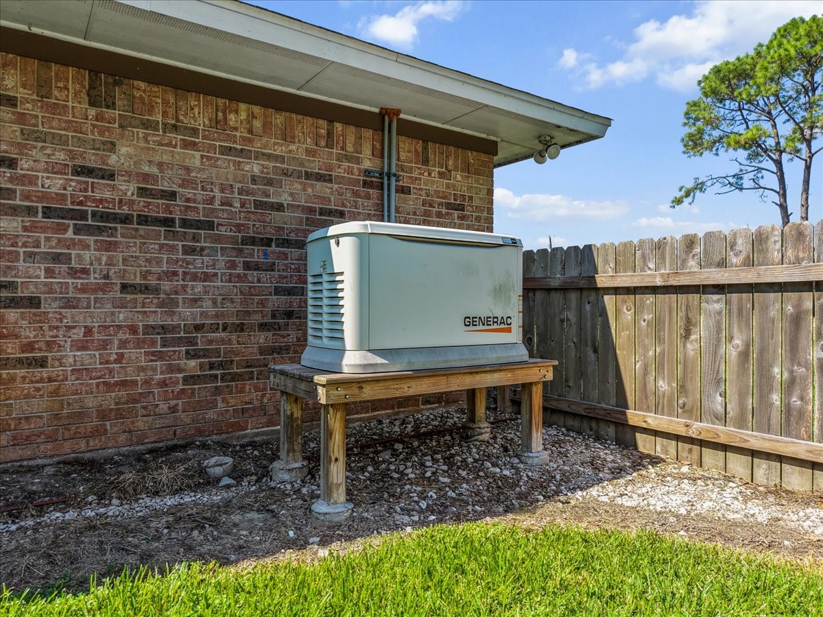 4215 County Road 182, Alvin, TX 77511