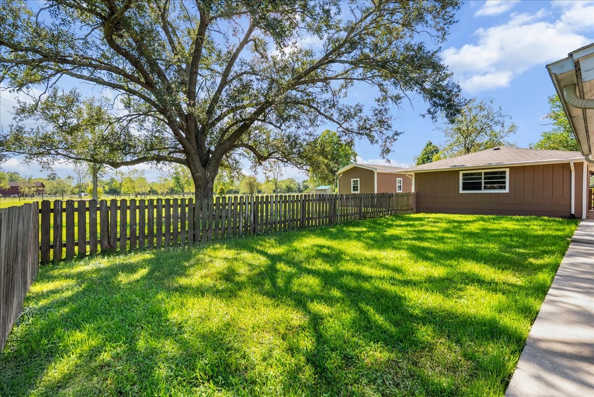 4215 County Road 182, Alvin, TX 77511