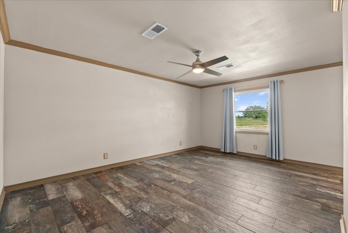 4215 County Road 182, Alvin, TX 77511