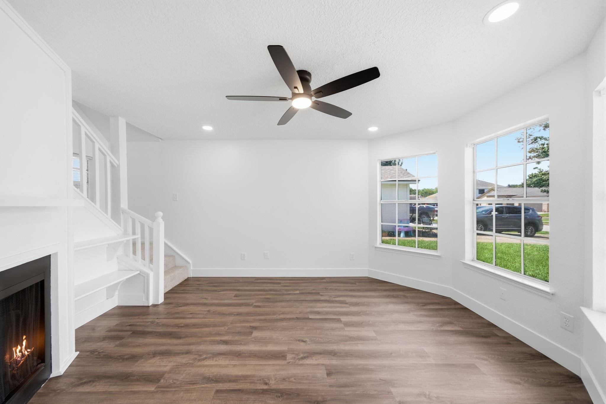 5820 Guadalupe Drive, Dickinson, TX 77539