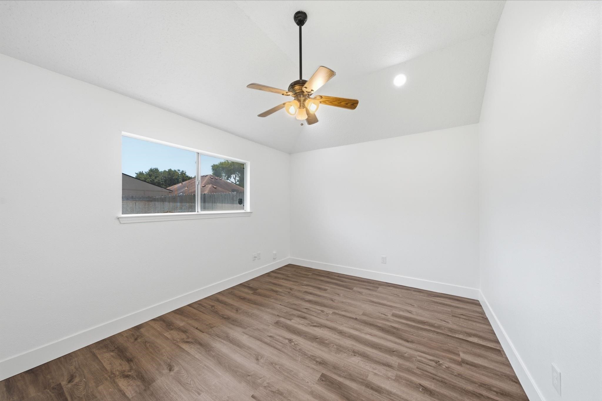 5820 Guadalupe Drive, Dickinson, TX 77539