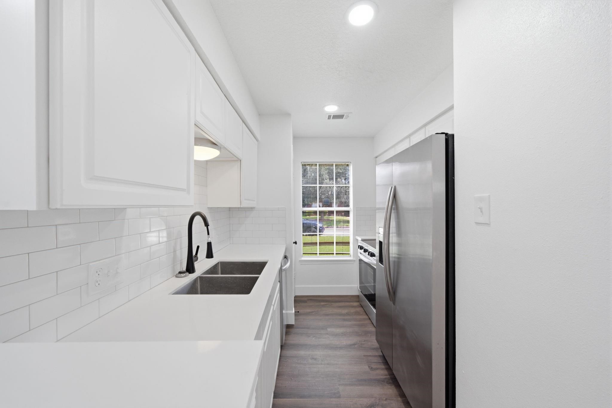5820 Guadalupe Drive, Dickinson, TX 77539
