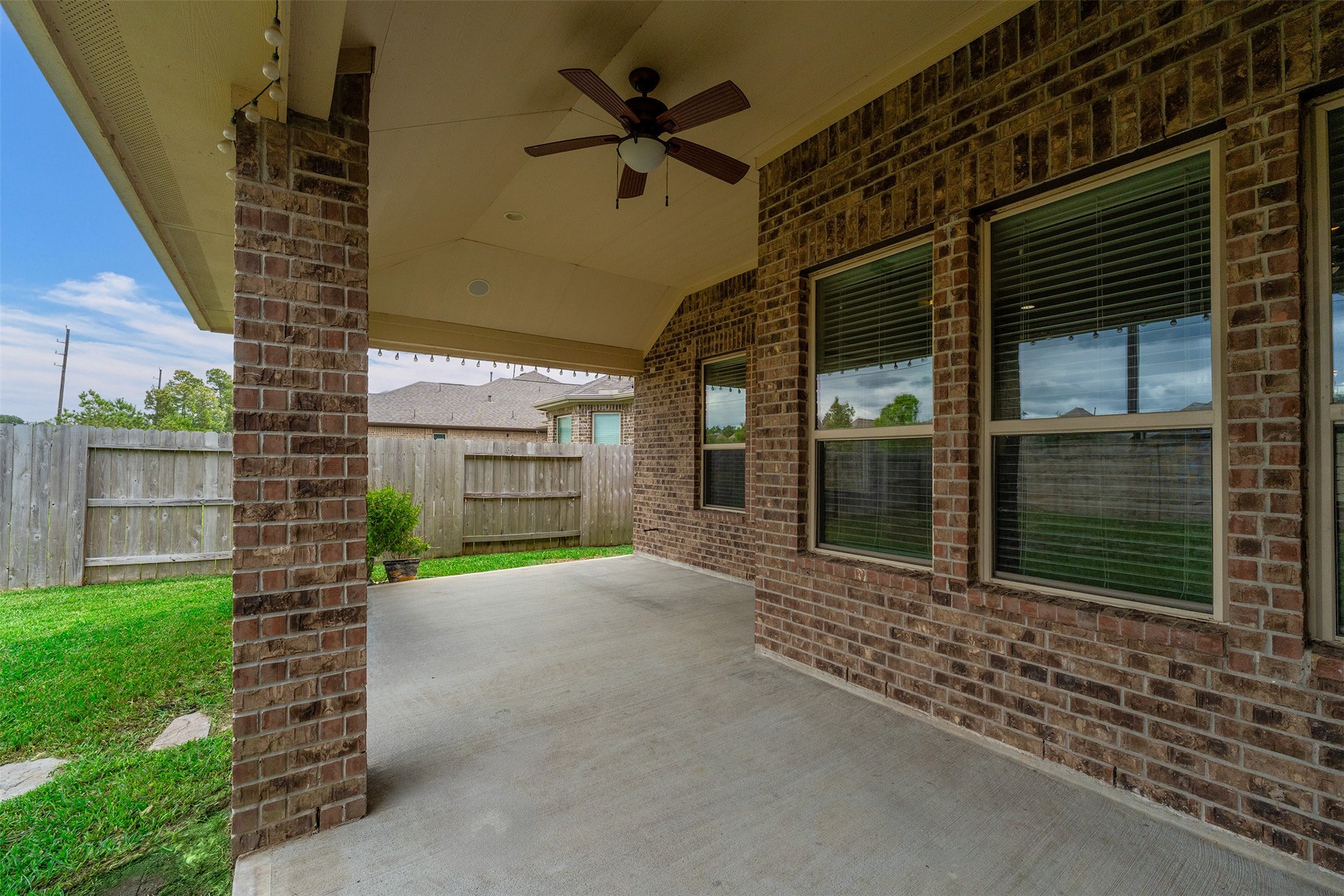 3827 Fleetwood Falls Lane, Spring, TX 77386