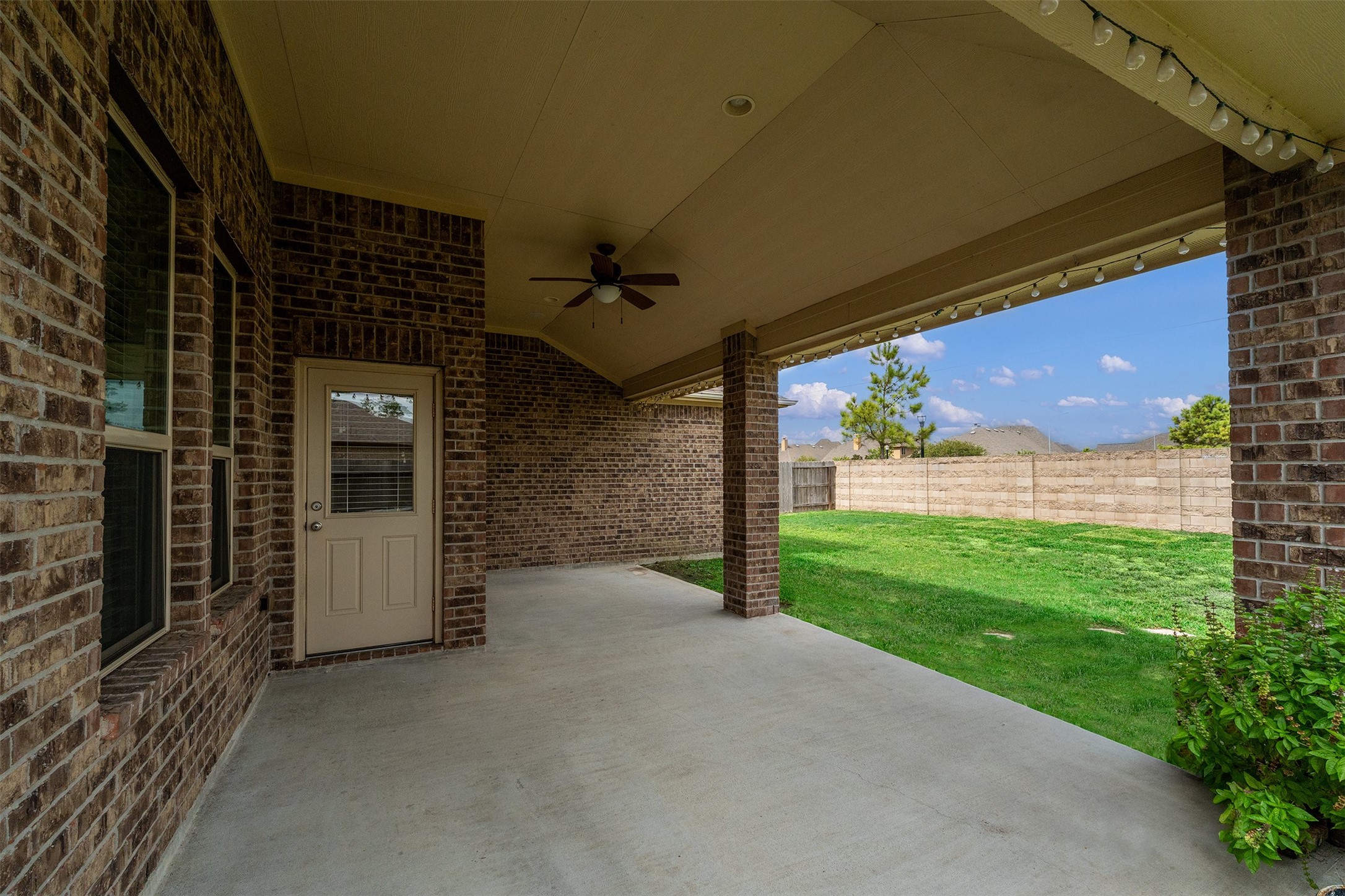 3827 Fleetwood Falls Lane, Spring, TX 77386