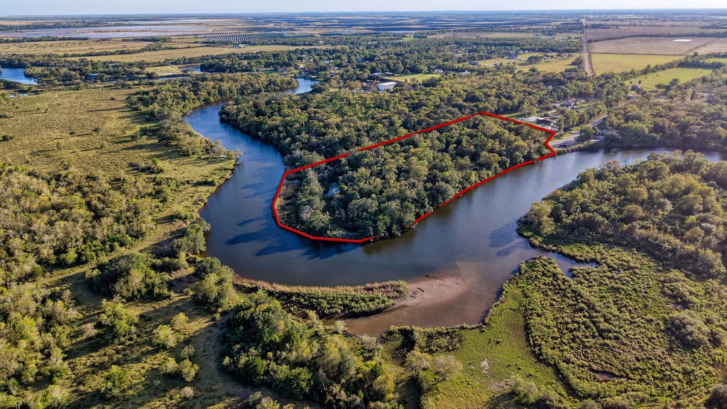 9903 County Road 210, Liverpool, TX 77577