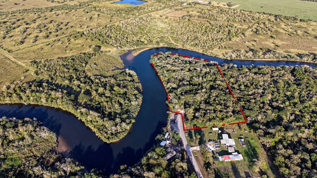 9903 County Road 210, Liverpool, TX 77577