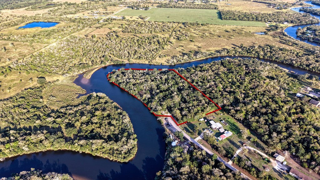 9903 County Road 210, Liverpool, TX 77577