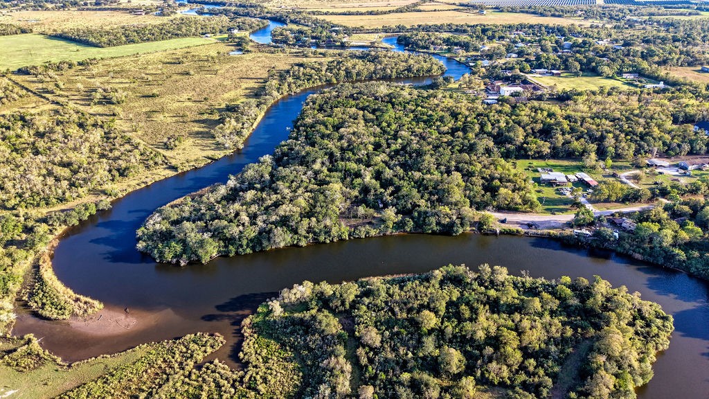 9903 County Road 210, Liverpool, TX 77577
