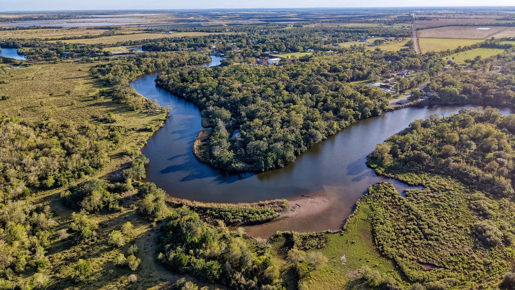 9903 County Road 210, Liverpool, TX 77577