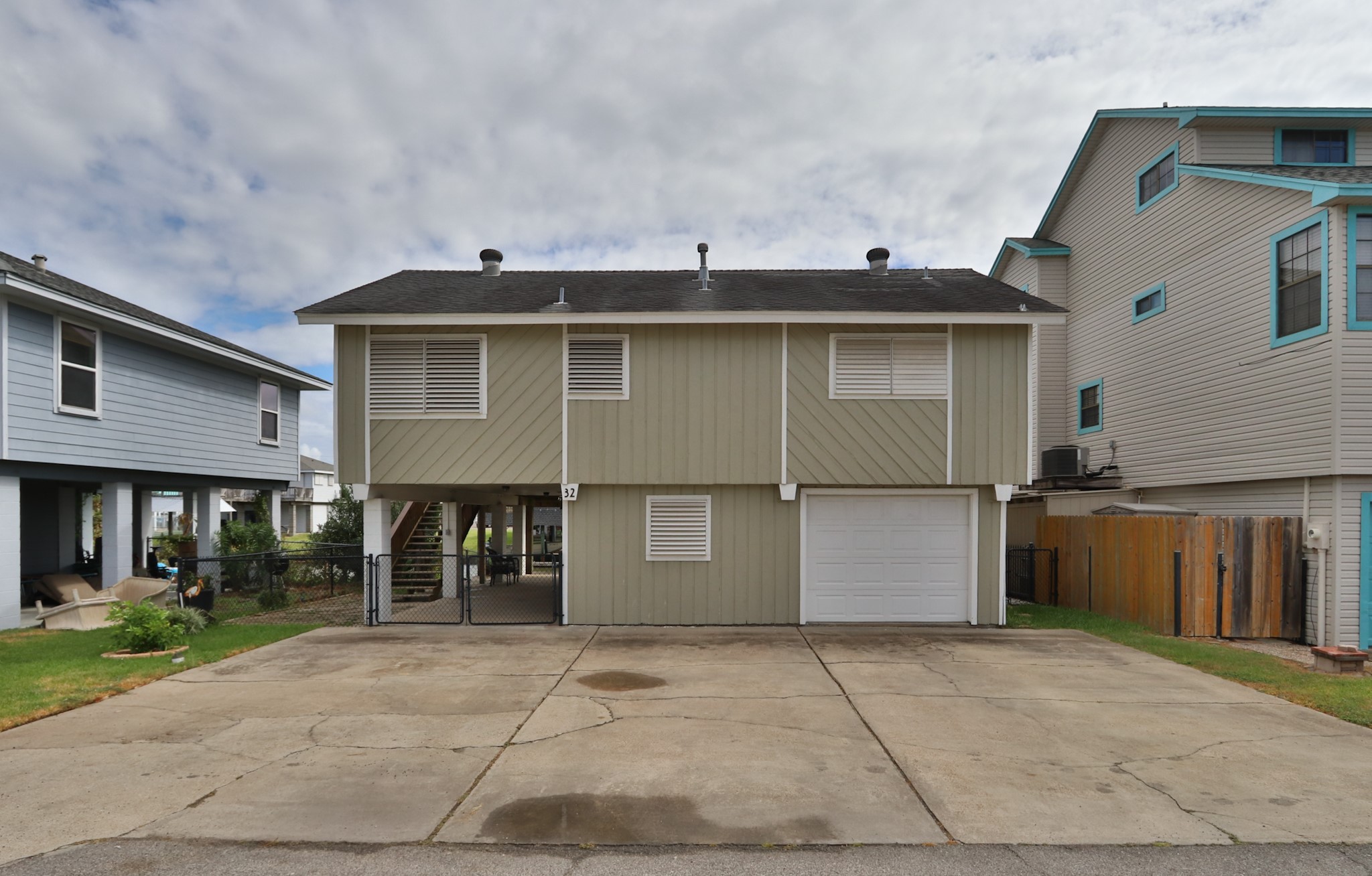 32 N Curlew Street, La Marque, TX 77568