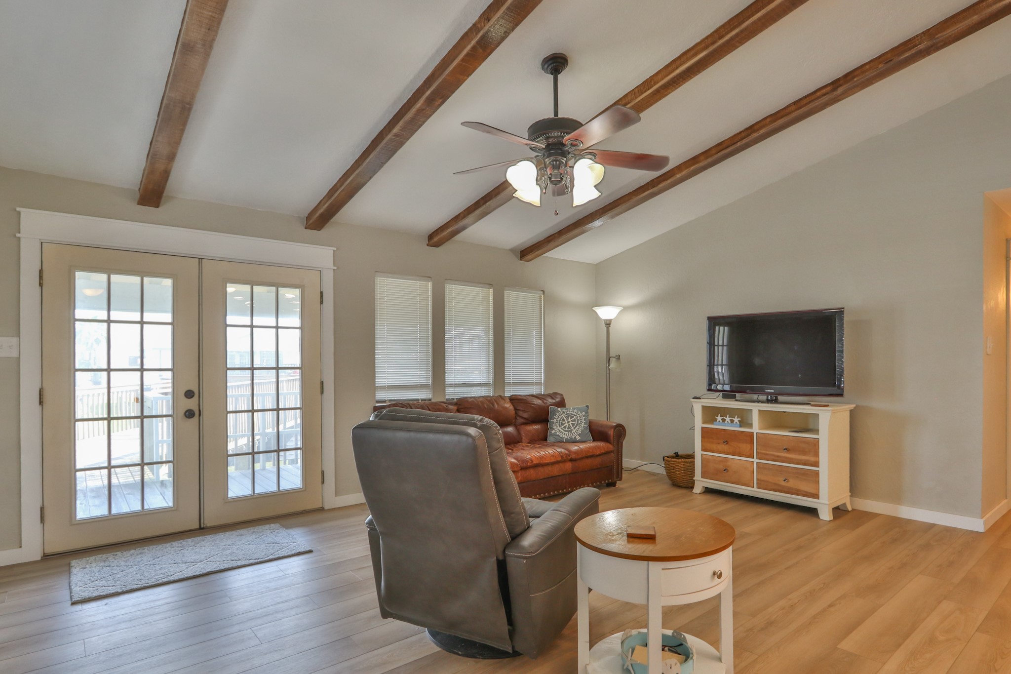 32 N Curlew Street, La Marque, TX 77568