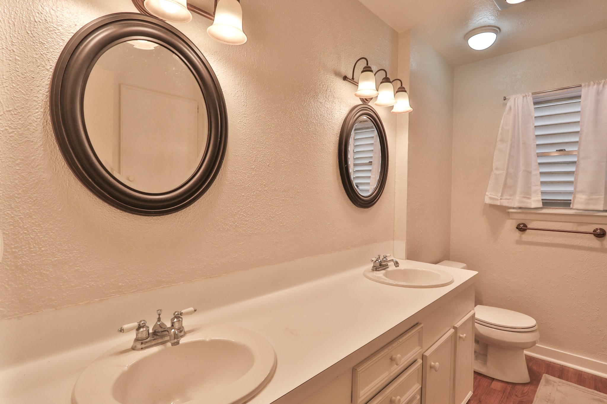 32 N Curlew Street, La Marque, TX 77568
