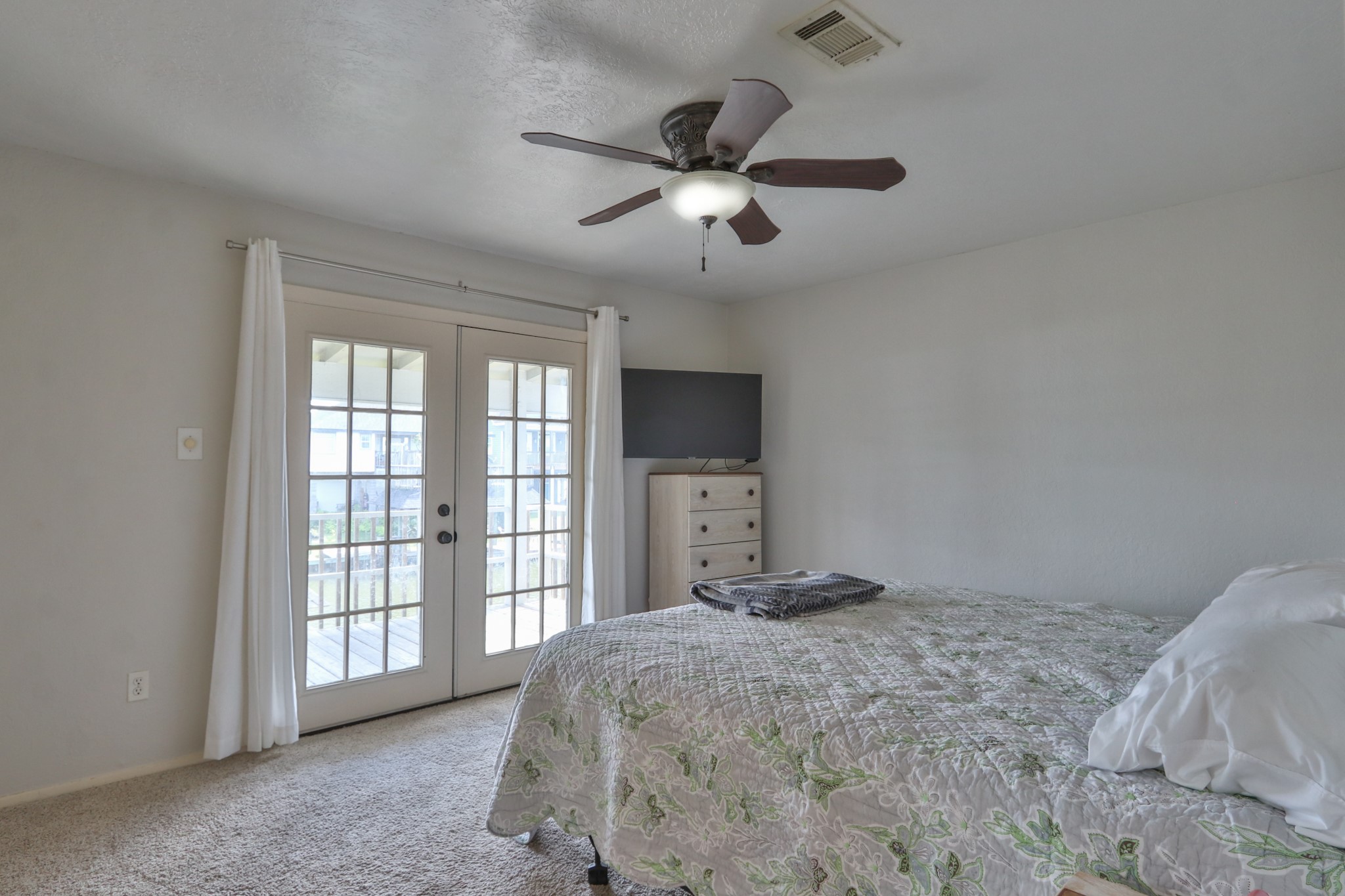 32 N Curlew Street, La Marque, TX 77568