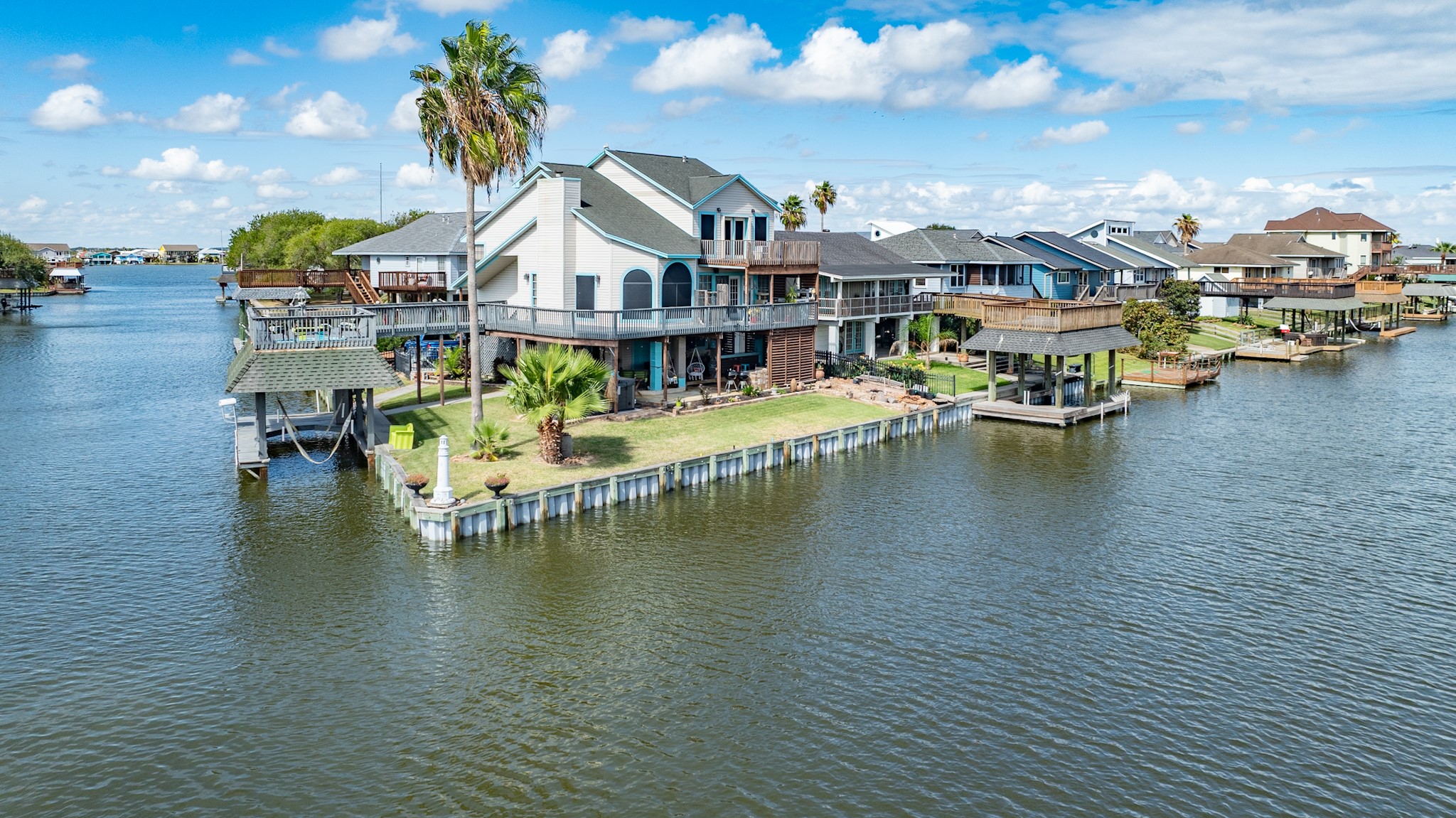 32 N Curlew Street, La Marque, TX 77568