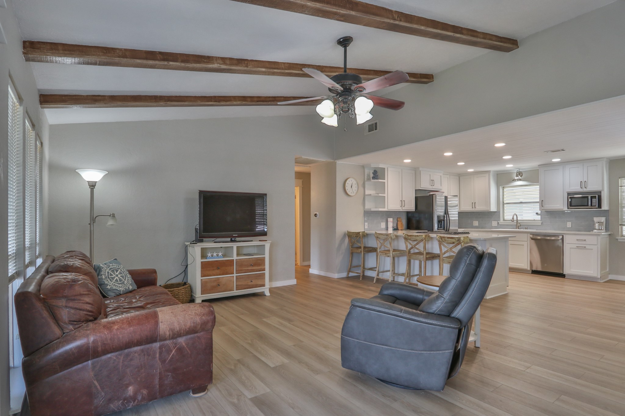 32 N Curlew Street, La Marque, TX 77568