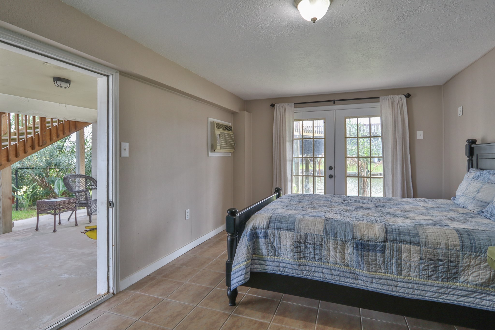 32 N Curlew Street, La Marque, TX 77568