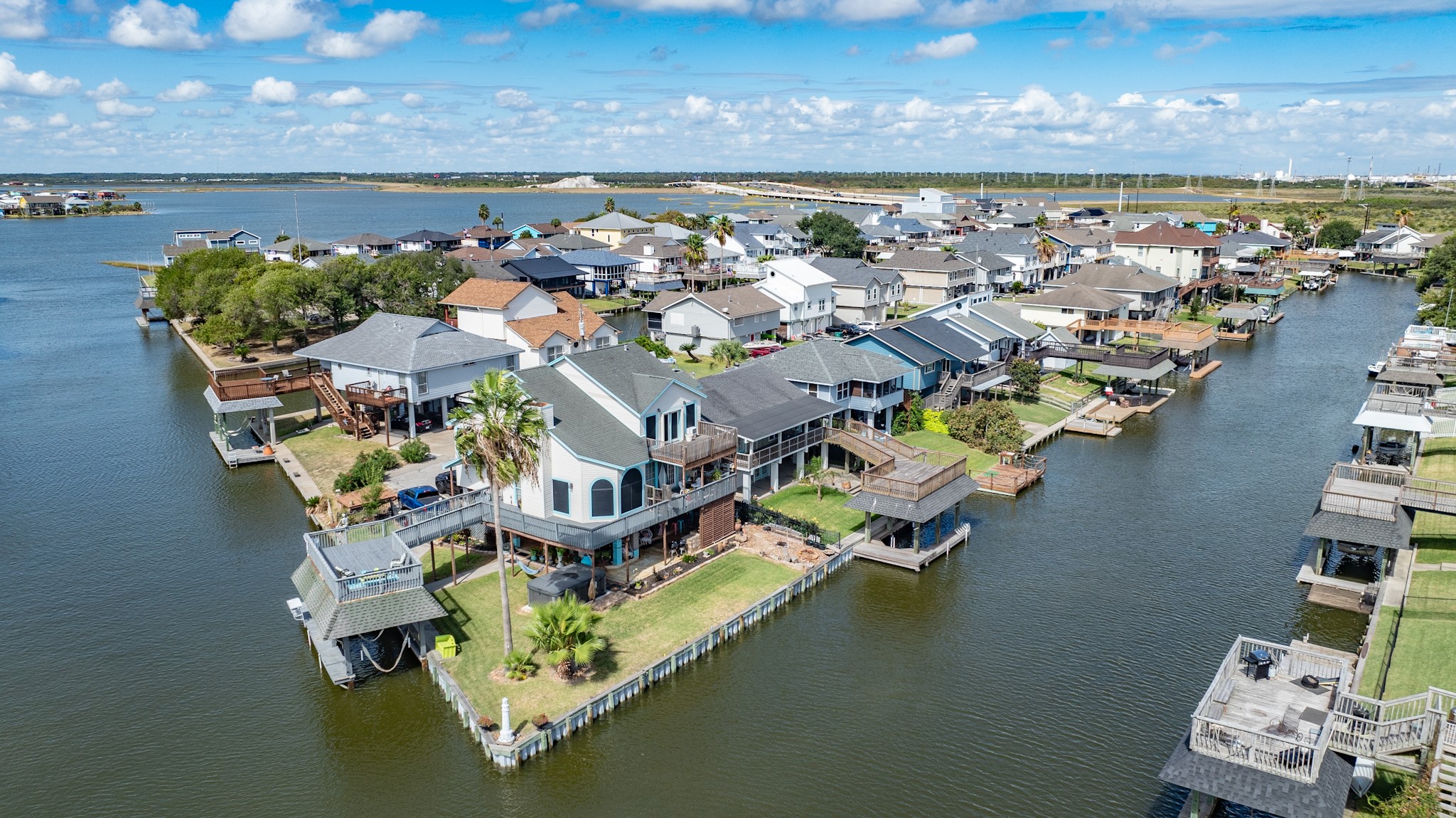 32 N Curlew Street, La Marque, TX 77568