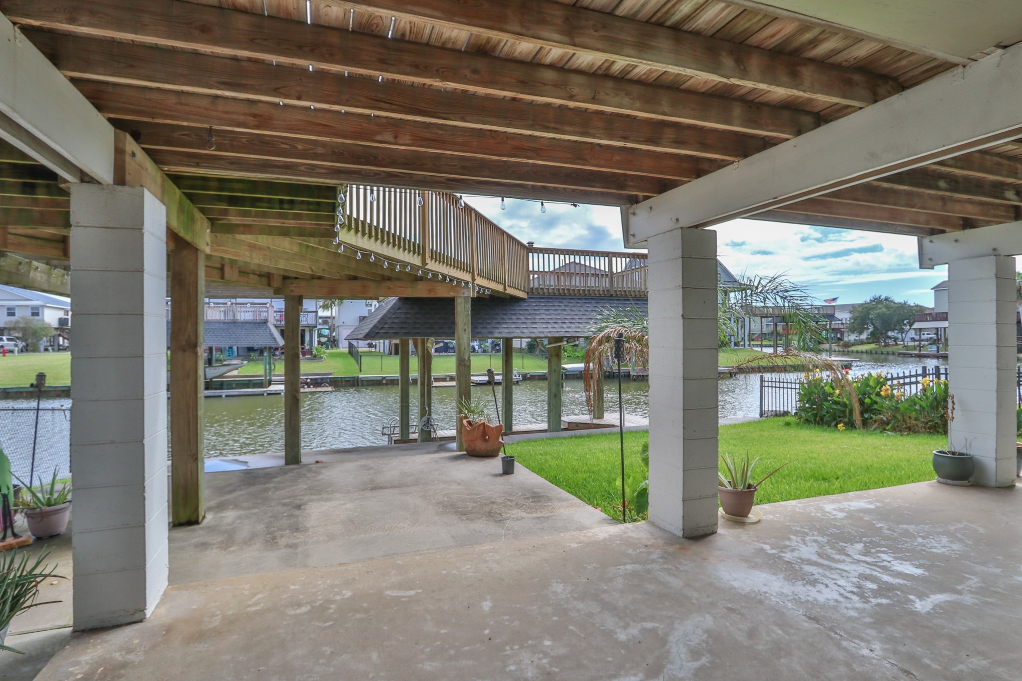 32 N Curlew Street, La Marque, TX 77568