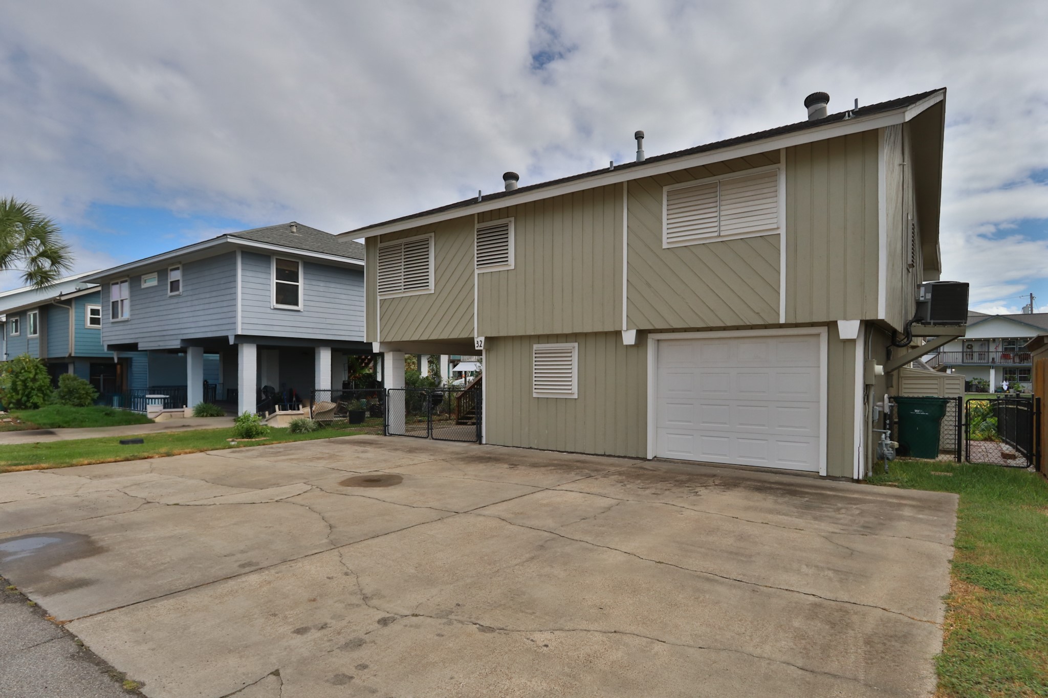 32 N Curlew Street, La Marque, TX 77568