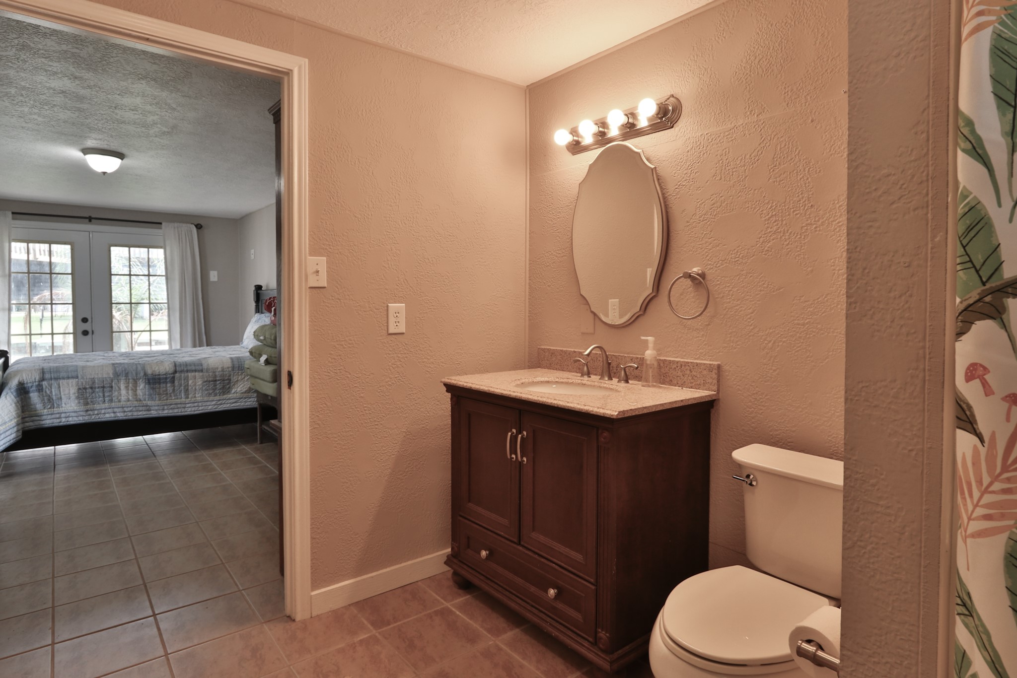 32 N Curlew Street, La Marque, TX 77568