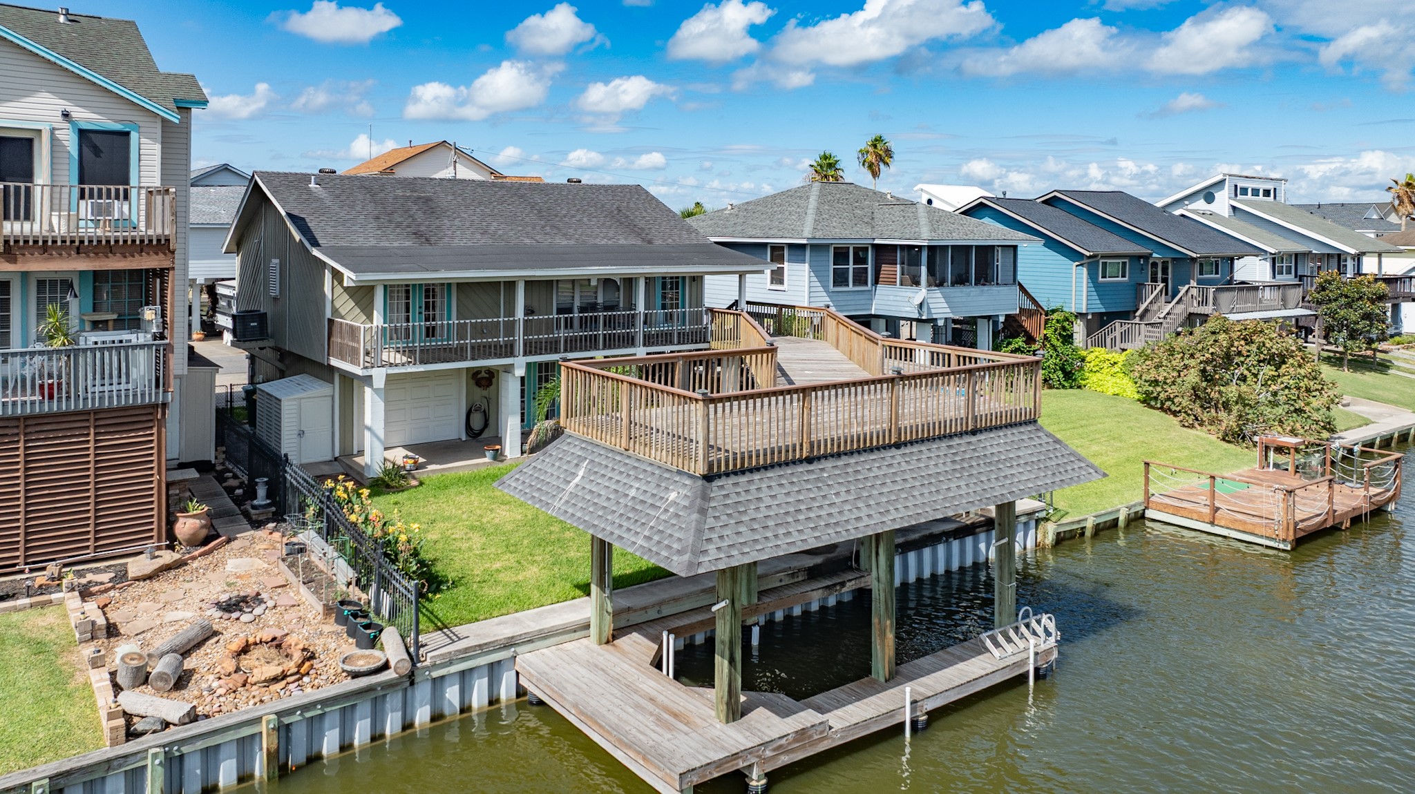 32 N Curlew Street, La Marque, TX 77568
