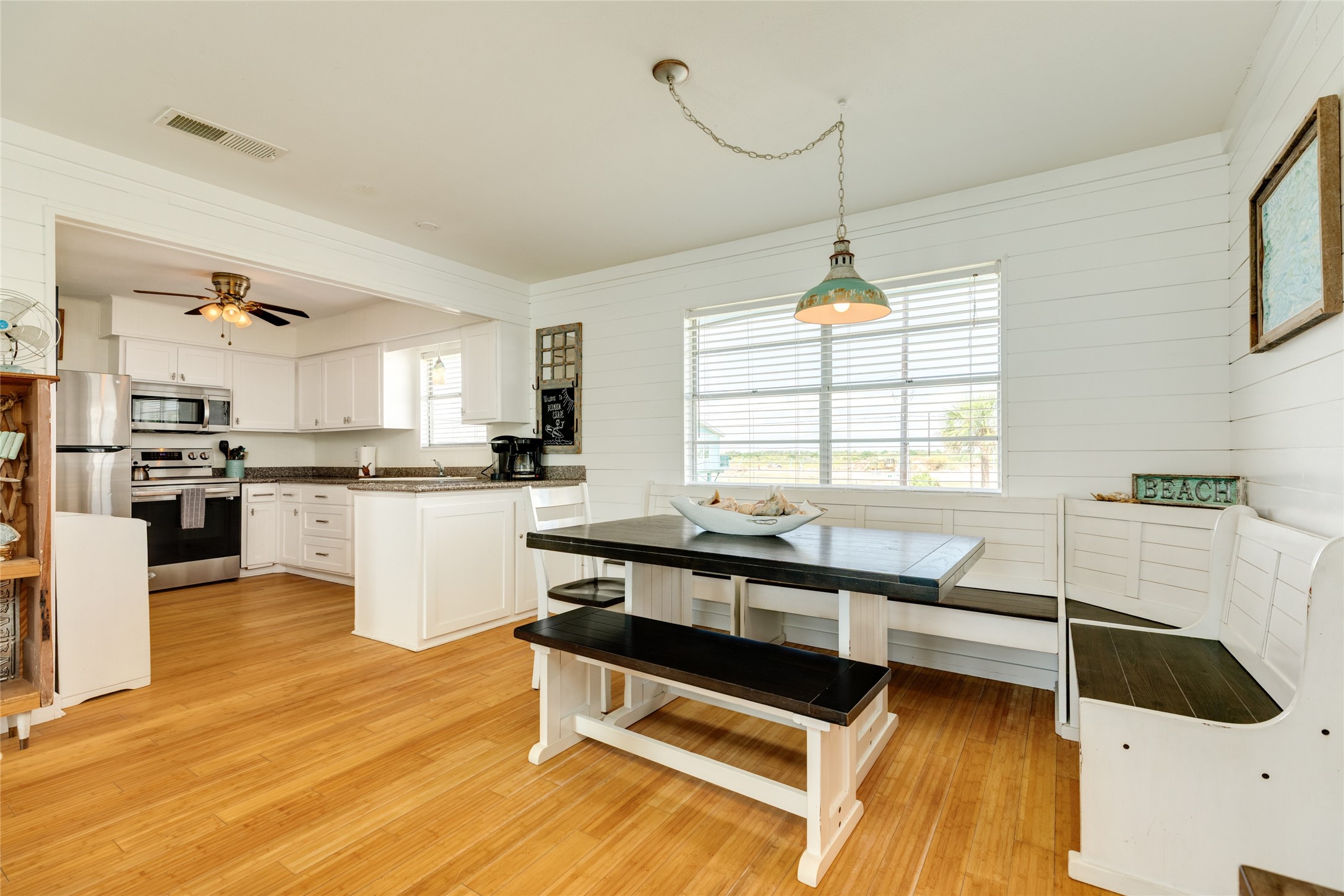 Great dining space to entertain in.