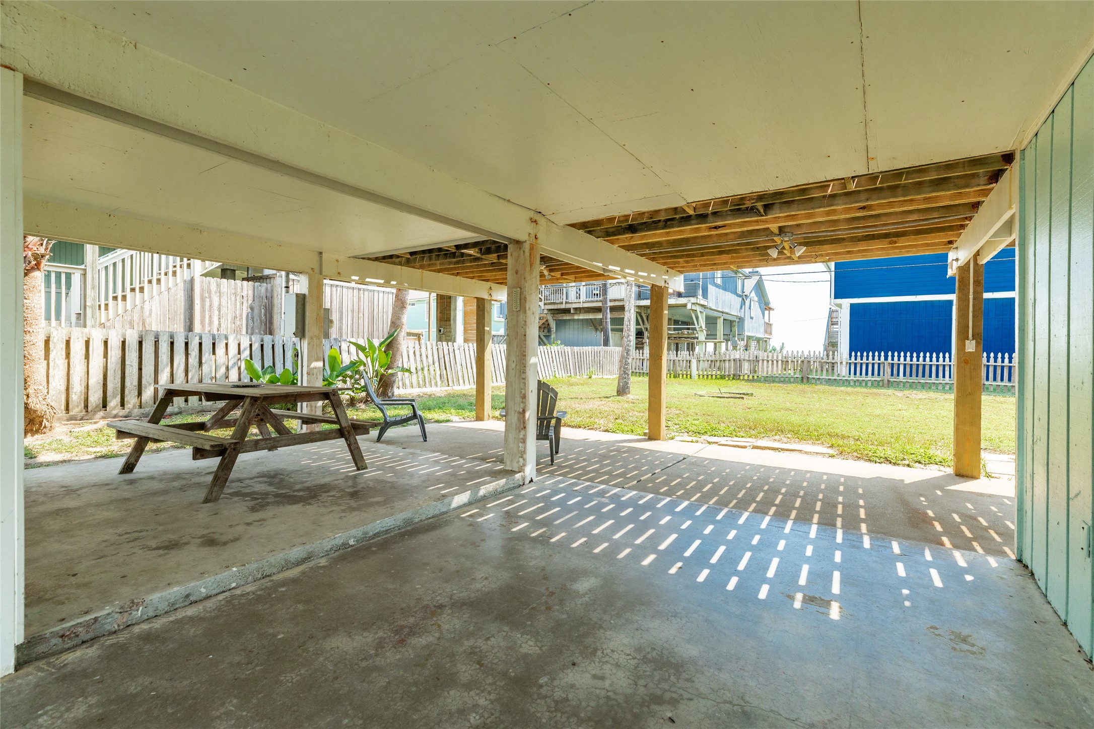 Nice and spacious area to sit, relax, read, enjoy gulf breezes and entertain in.