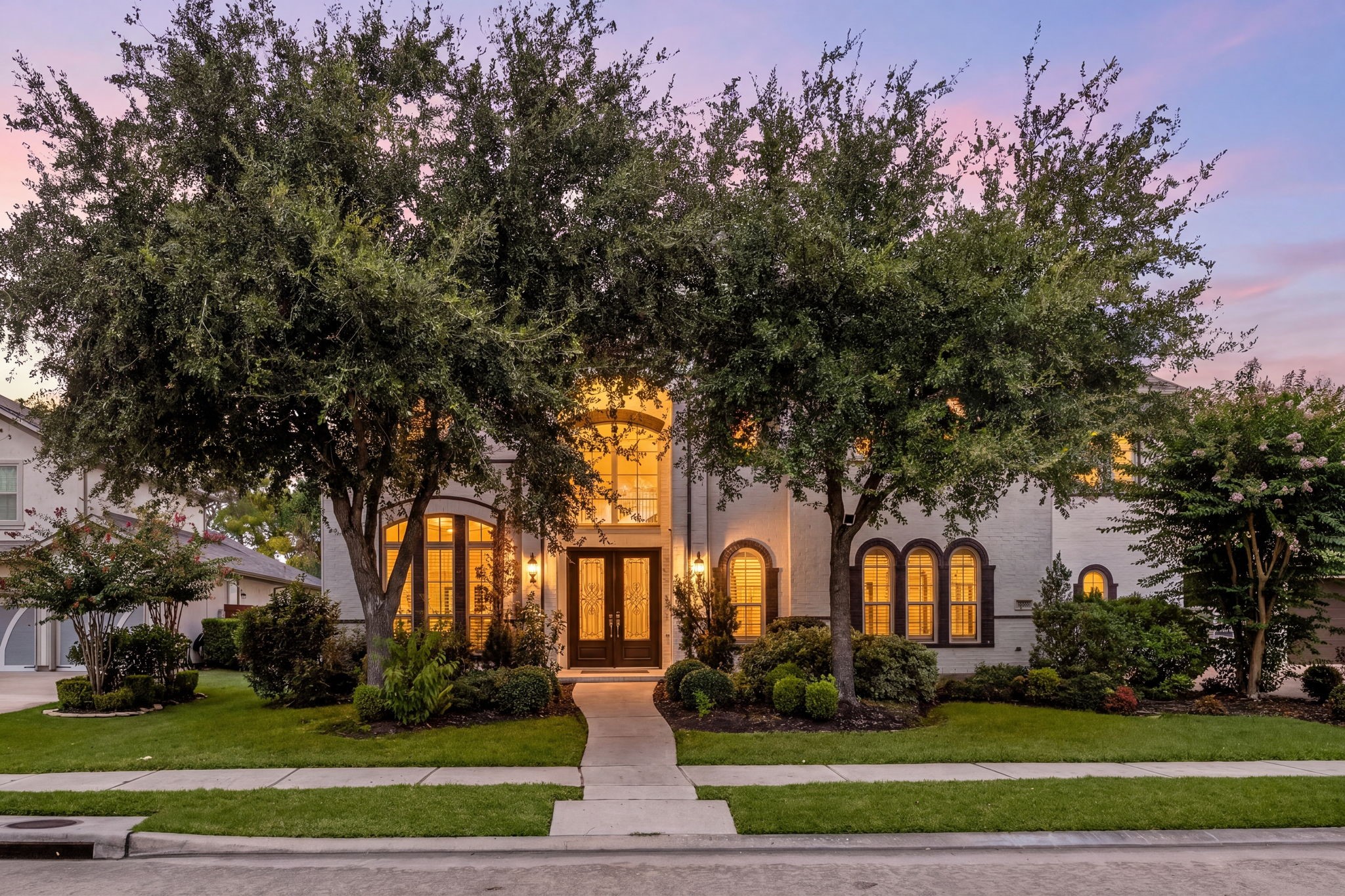 Thank you for viewing our listing. We'd love to show you this home! Call us today to schedule your private showing.
