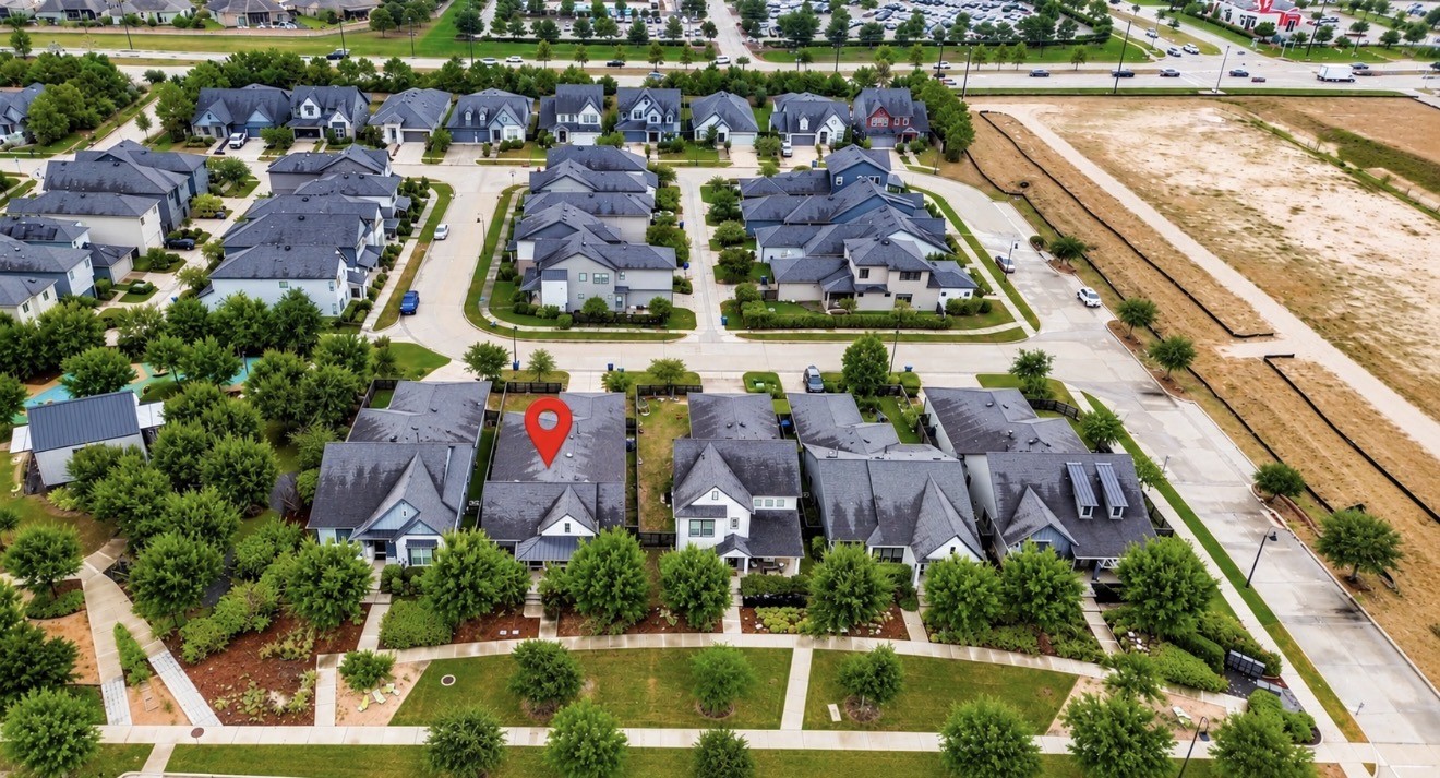 Bridgeland delivers an amenity-rich lifestyle with parks, pools, fitness facilities, recreation and outdoor gathering spaces.