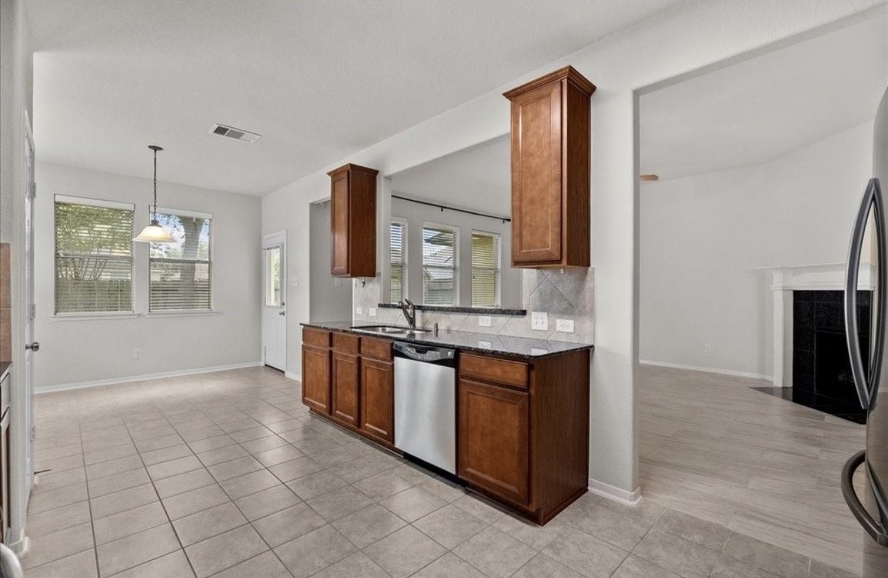 621 Rocky Hollow Lane, League City, TX 77573