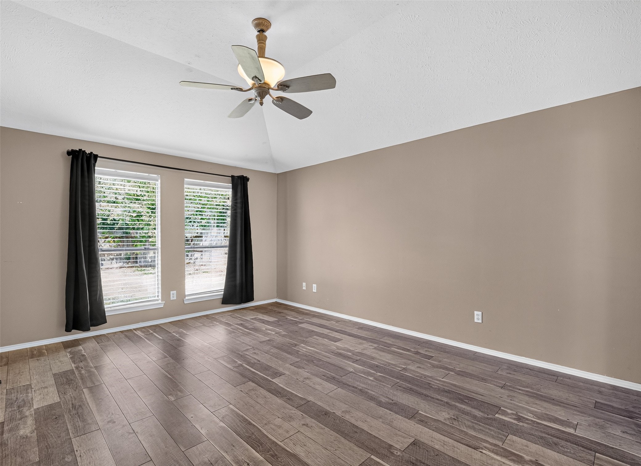 3907 Vinecrest Drive, Pearland, TX 77584