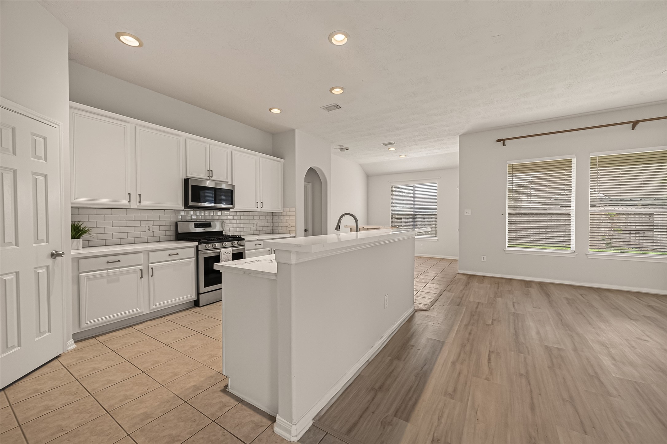 14207 Rolling Hills Lane, Rosharon, TX 77583