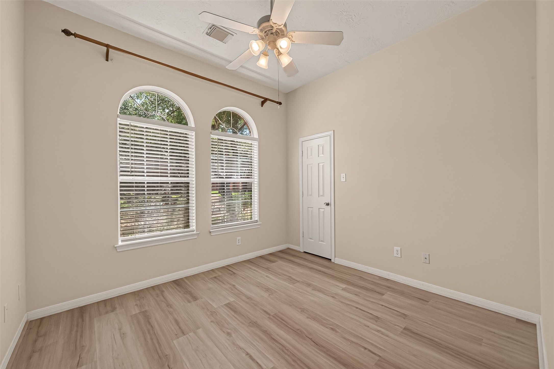 14207 Rolling Hills Lane, Rosharon, TX 77583