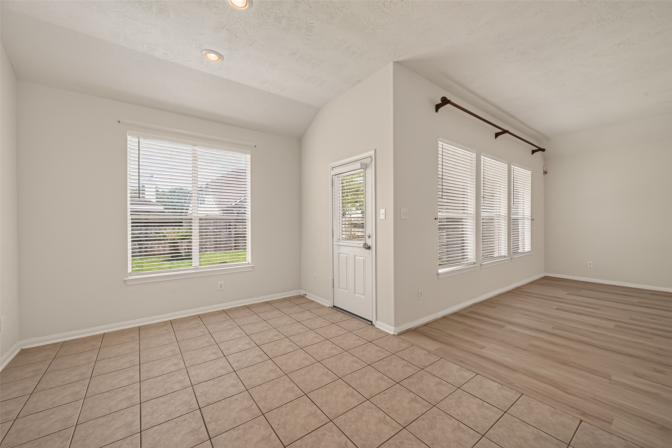 14207 Rolling Hills Lane, Rosharon, TX 77583