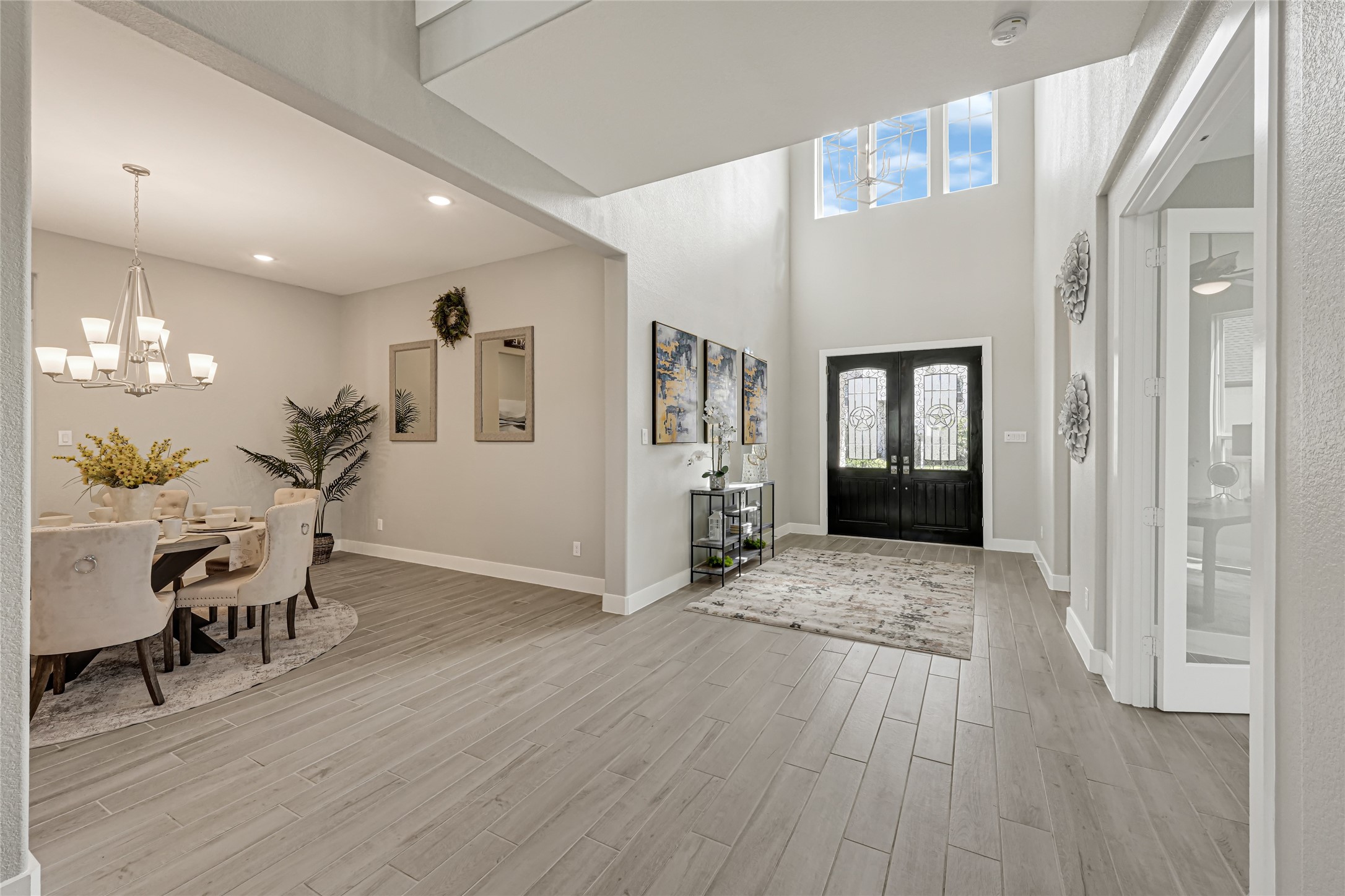 Double door entry with grand foyer !!