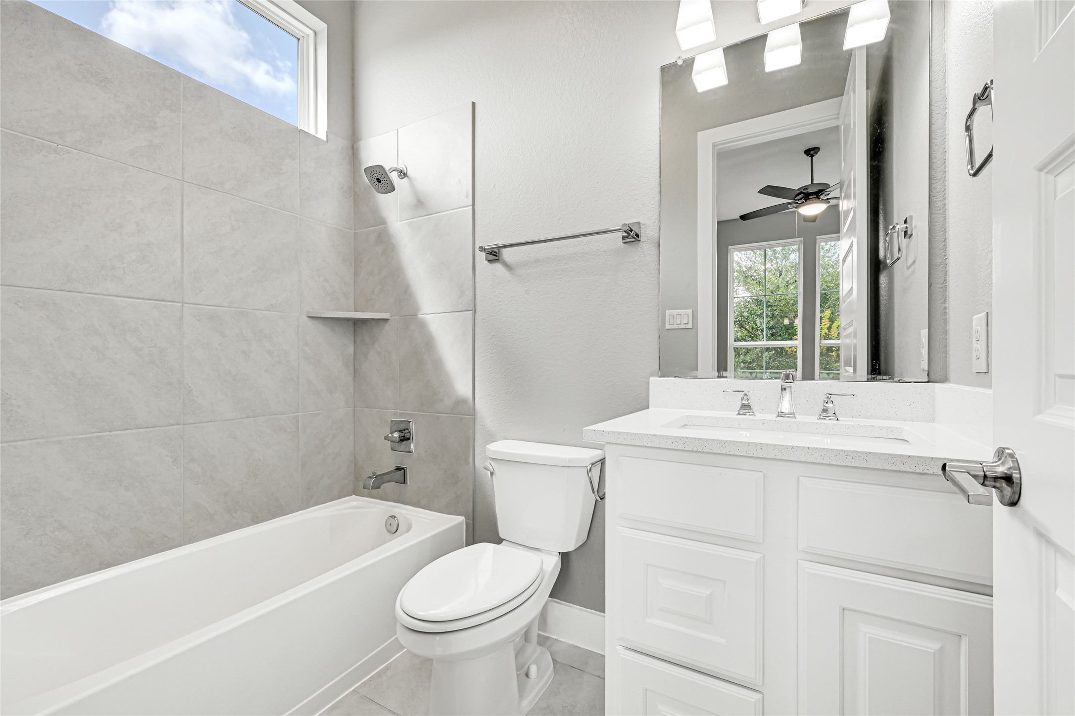 Secondary en-suite bath with tub/shower combination and modern finishes.