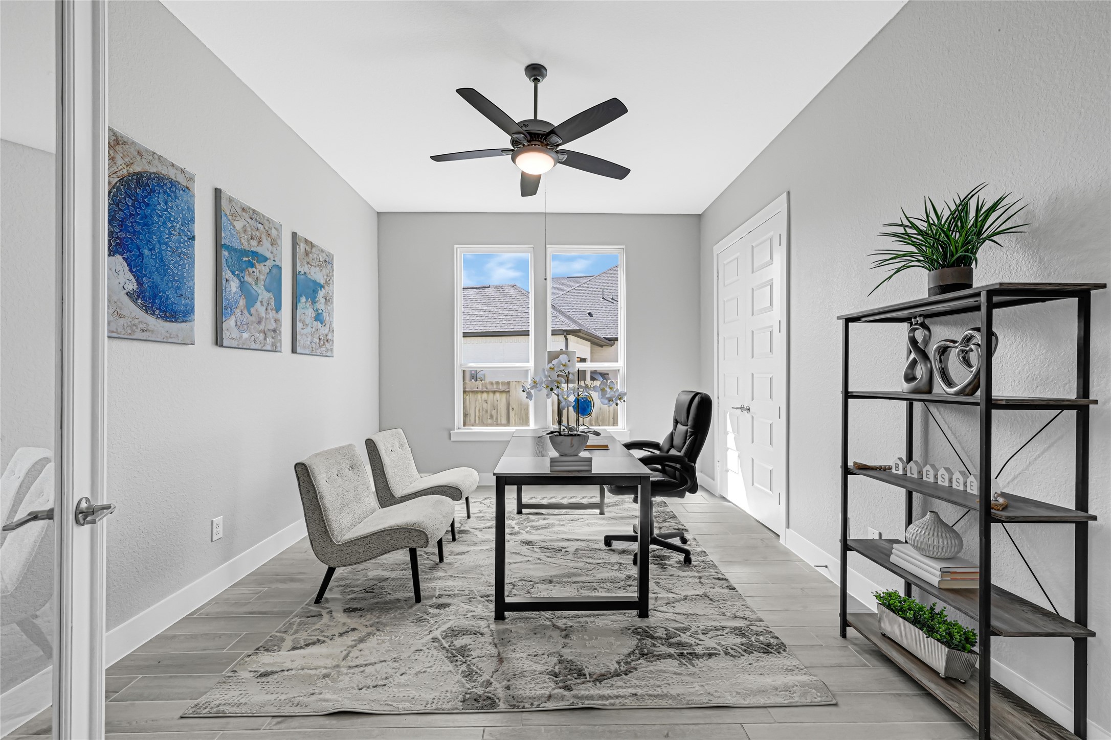 Dedicated study with double French doors and huge closet / storage space. Lots of natural light