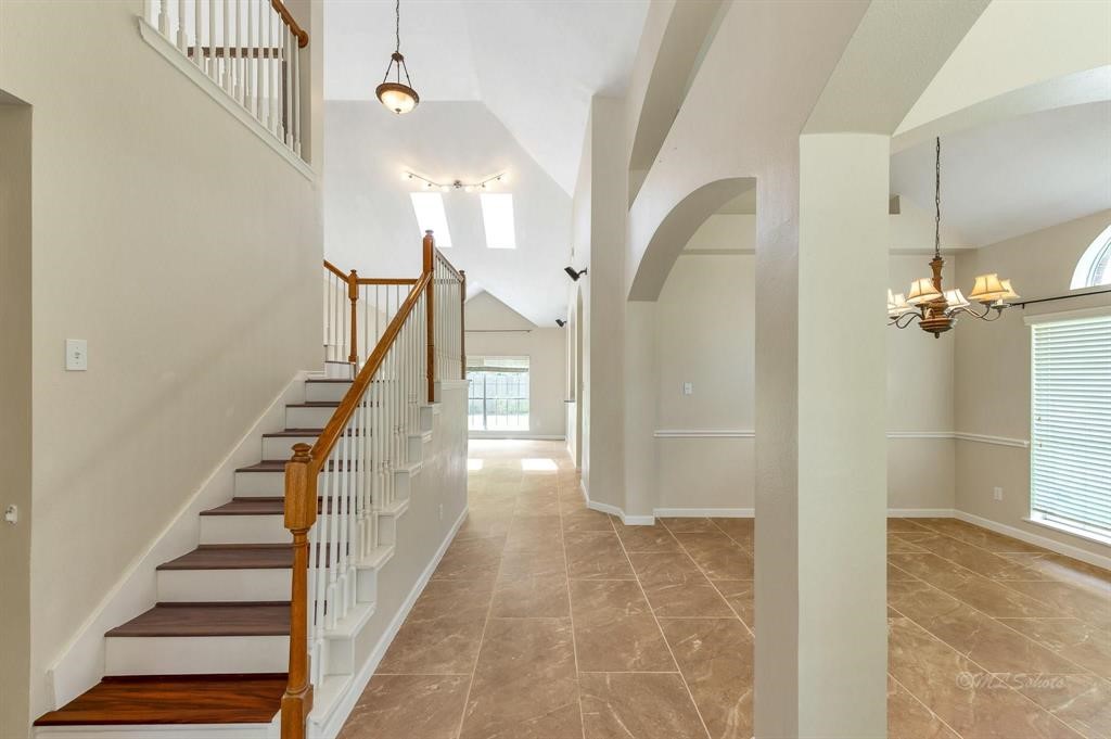 Foyer with High Ceilings Foyer with High Ceilings
