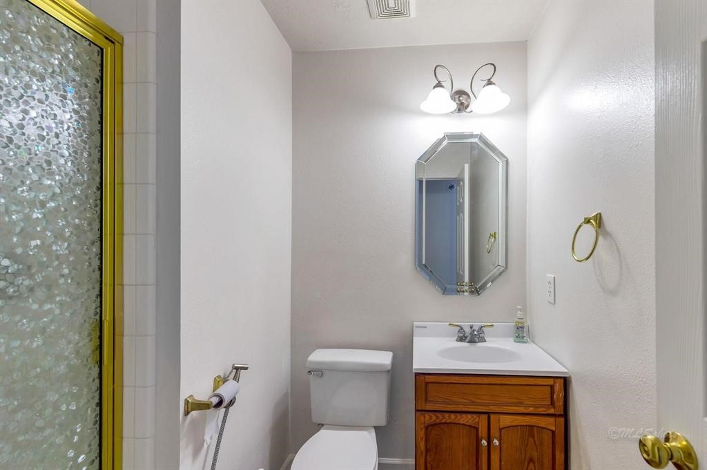 Secondary Full Bathroom Downstairs