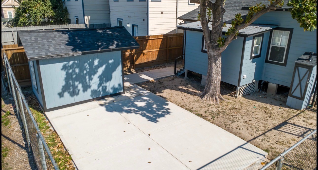 Plenty of space for outdoor furniture