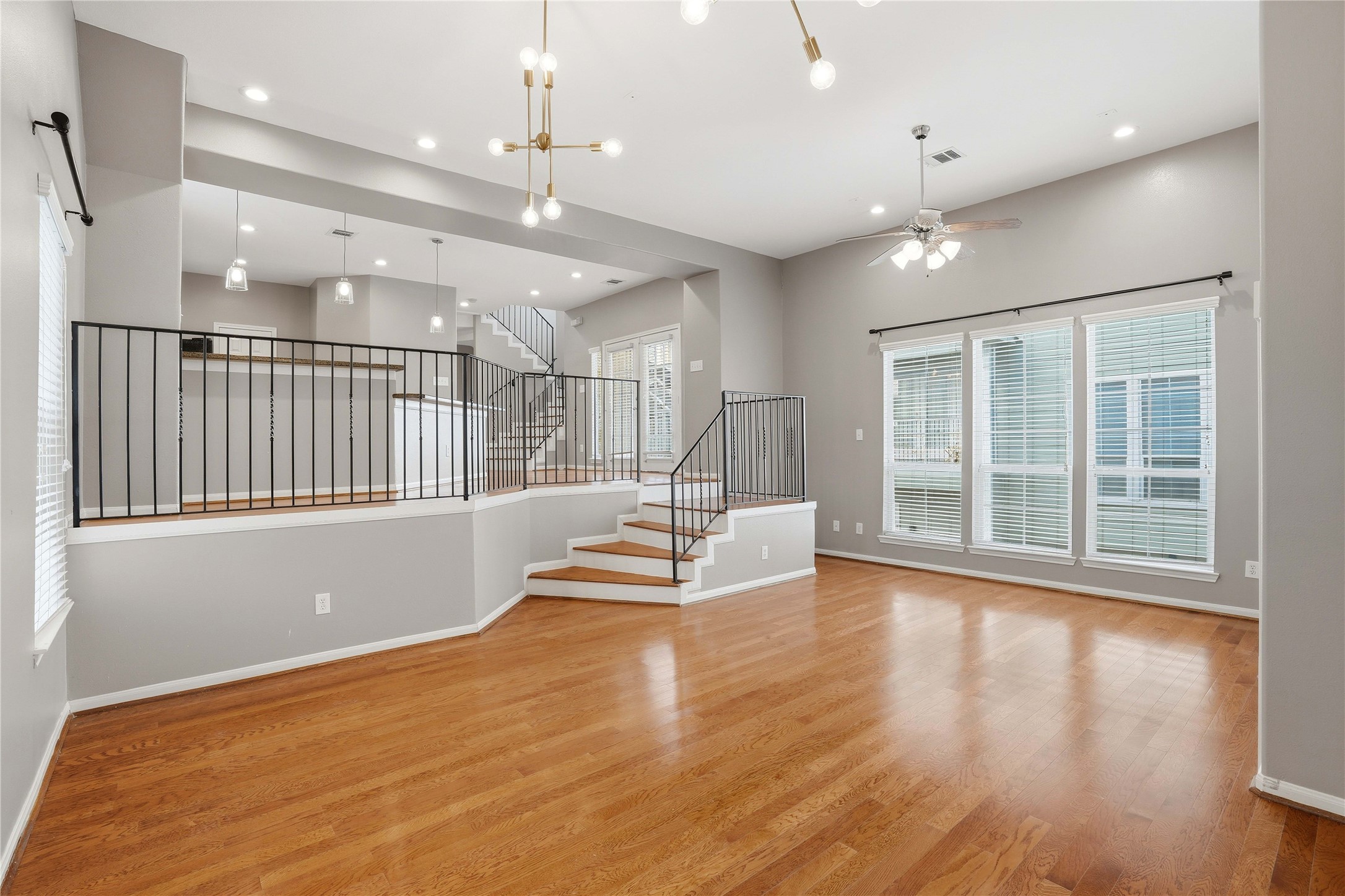 Large living room offering larger space for multiple usage