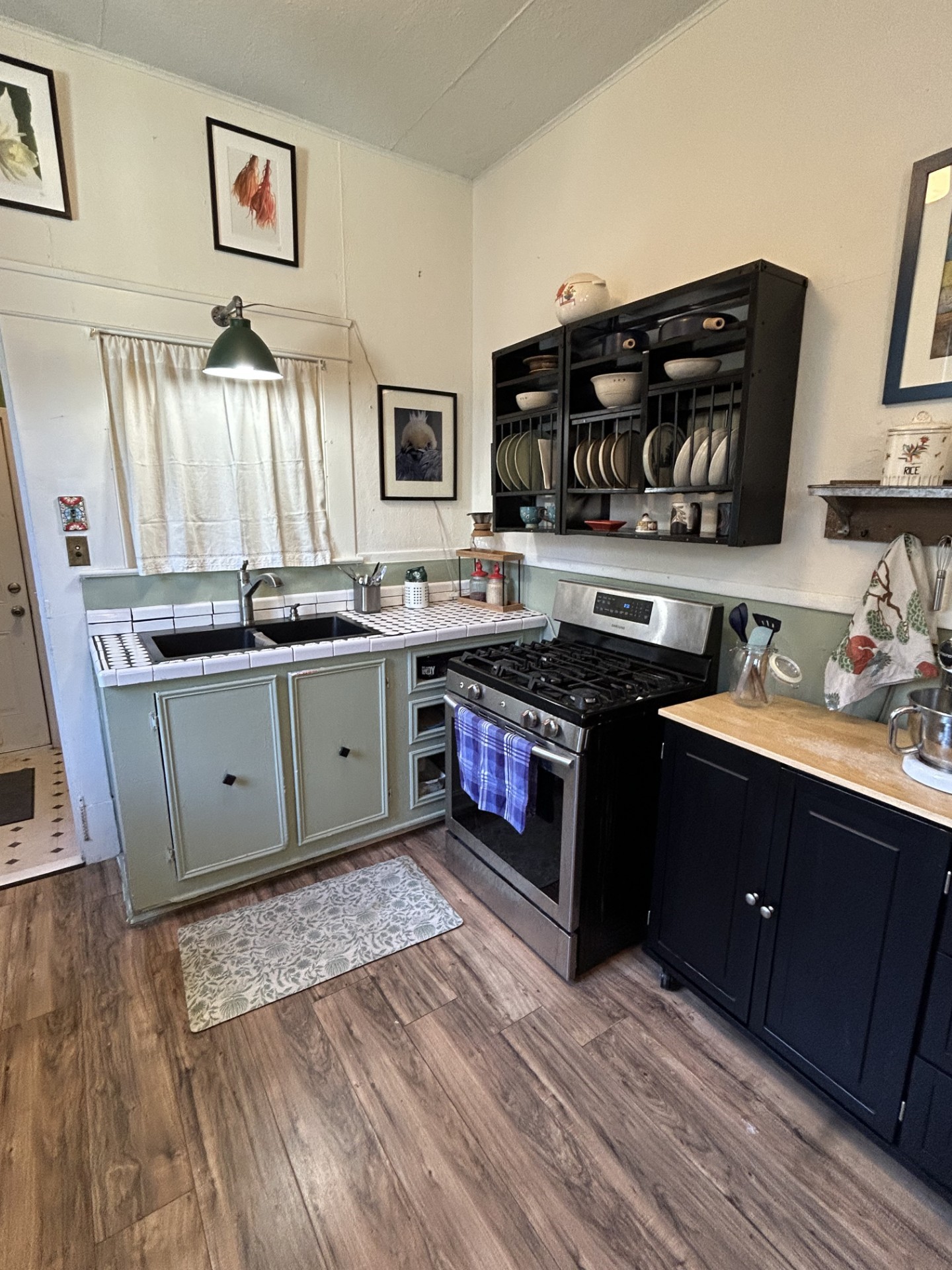 Gas range and double sink.