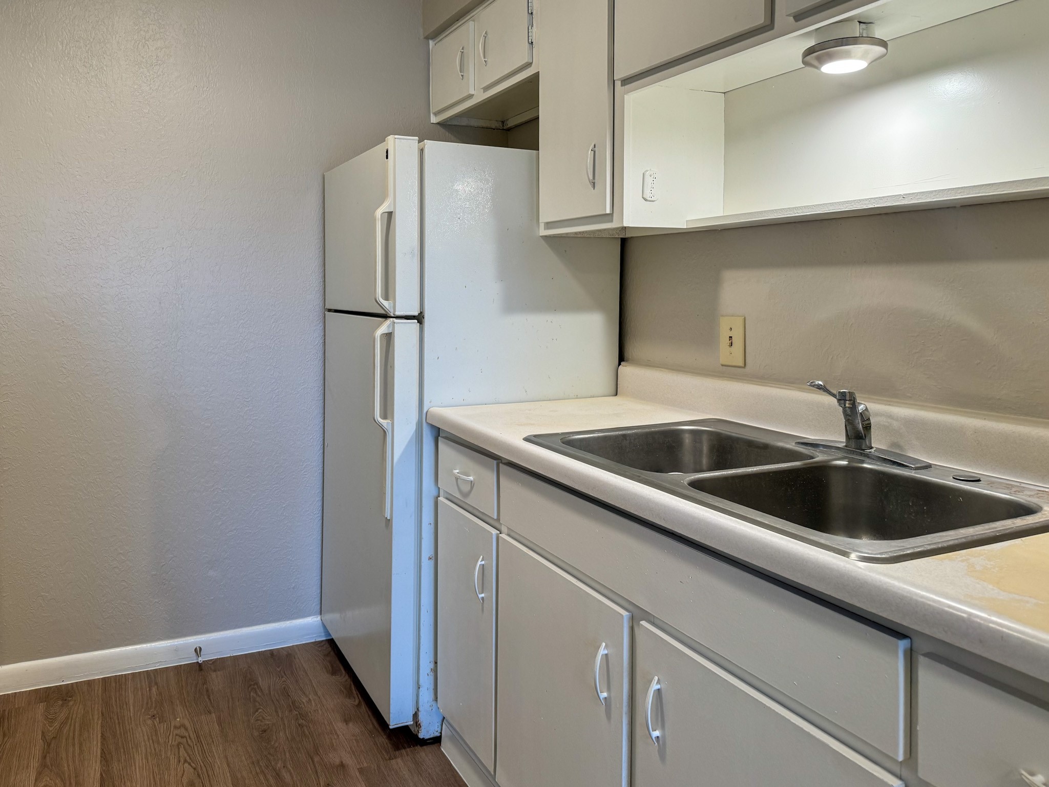 Refrigerator included Refrigerator included