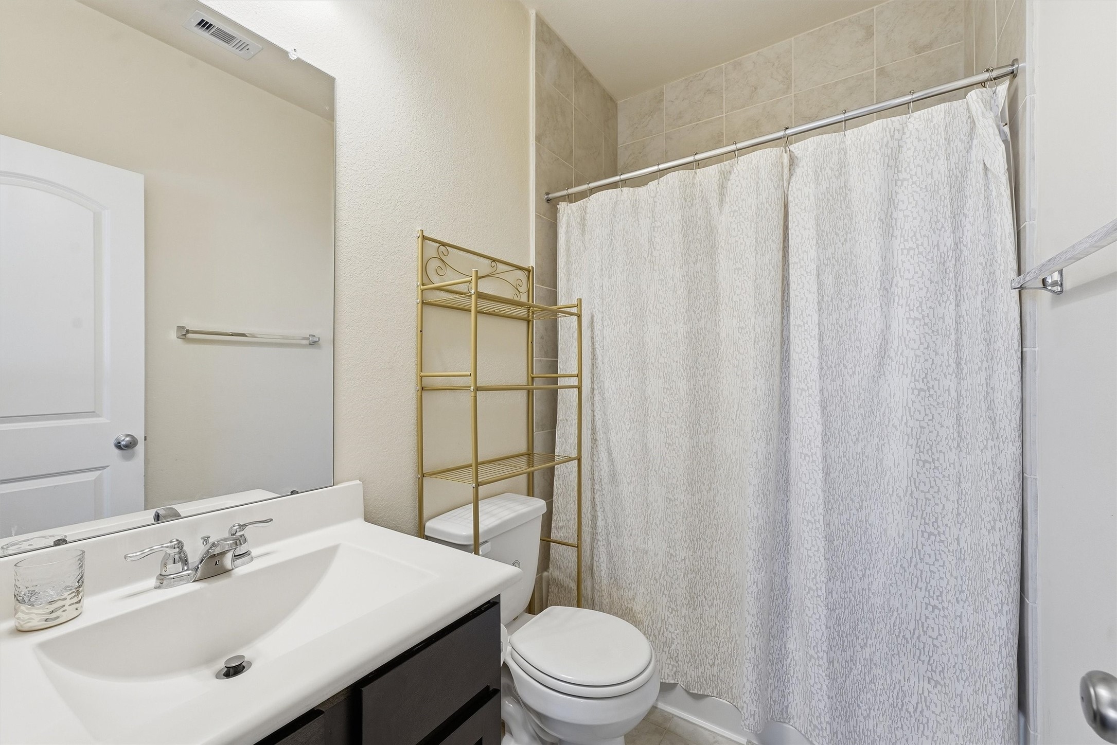 3rd Bathroom (1st Floor) 3rd Bathroom (1st Floor)
