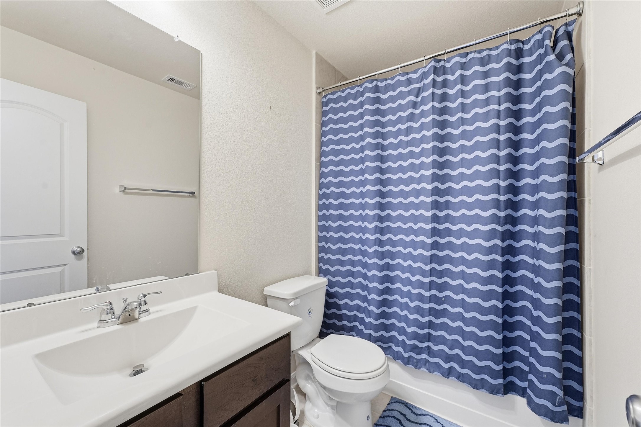 2nd Bathroom (2nd Floor)