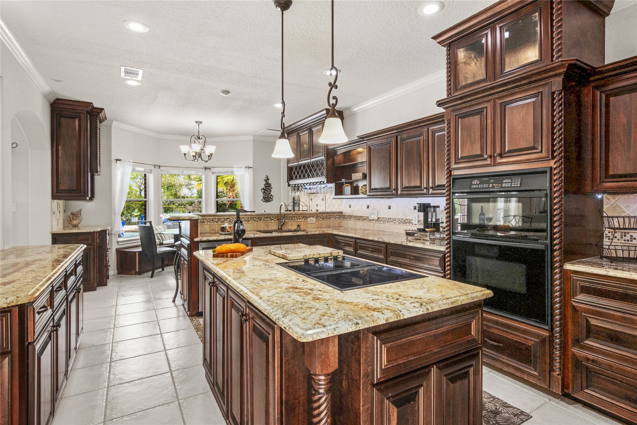 Custom Kitchen Cabinets with lighting