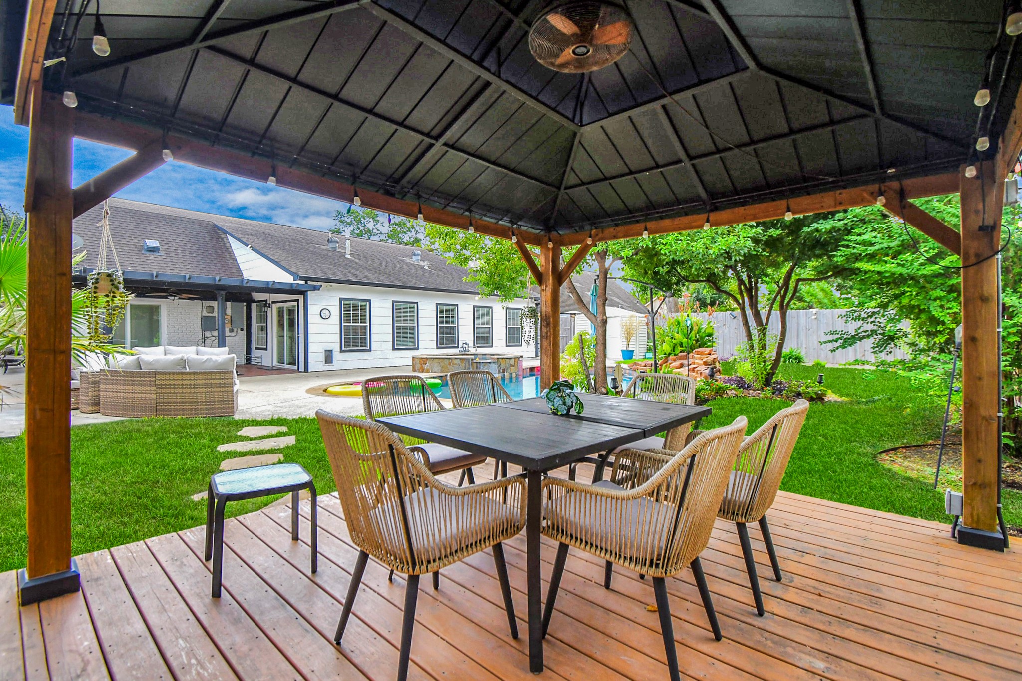 9606 Beverlyhill Street, Houston, TX 77063